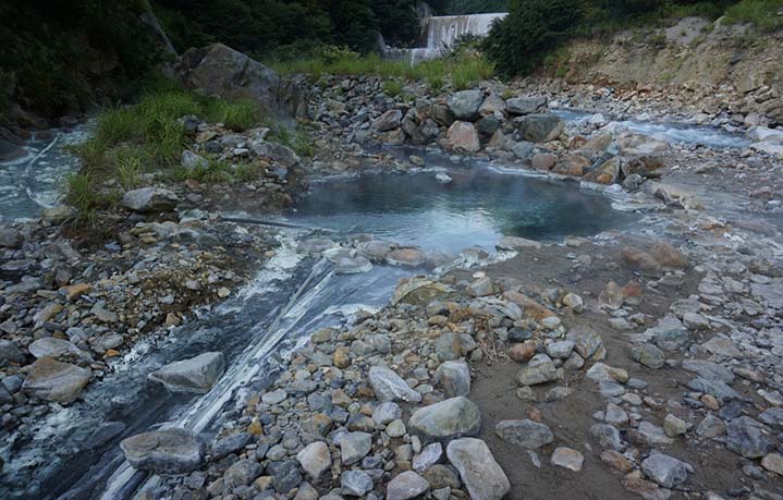 大自然に浸かる。富山の秘境温泉地