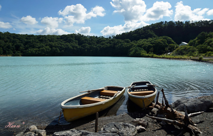 天候によって水の色が変わる！絶景スポット潟沼