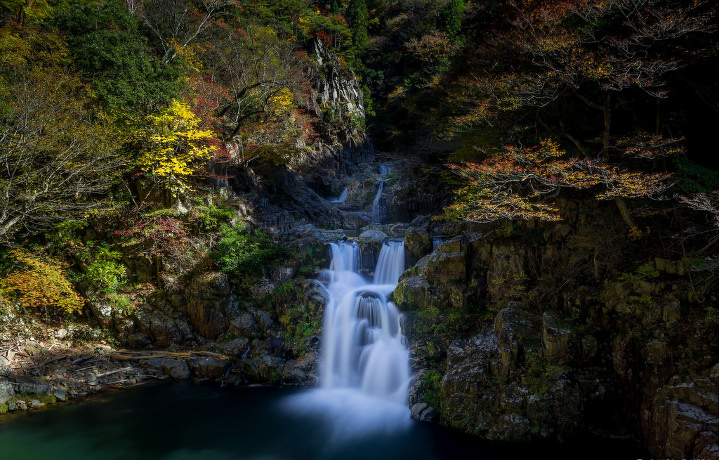 まるで風景画！三段峡の峡谷美